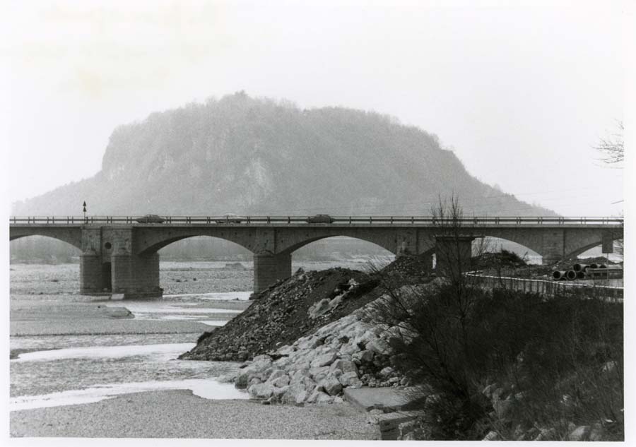 Sponde sul fiume Tagliamento vicino a Trasaghis