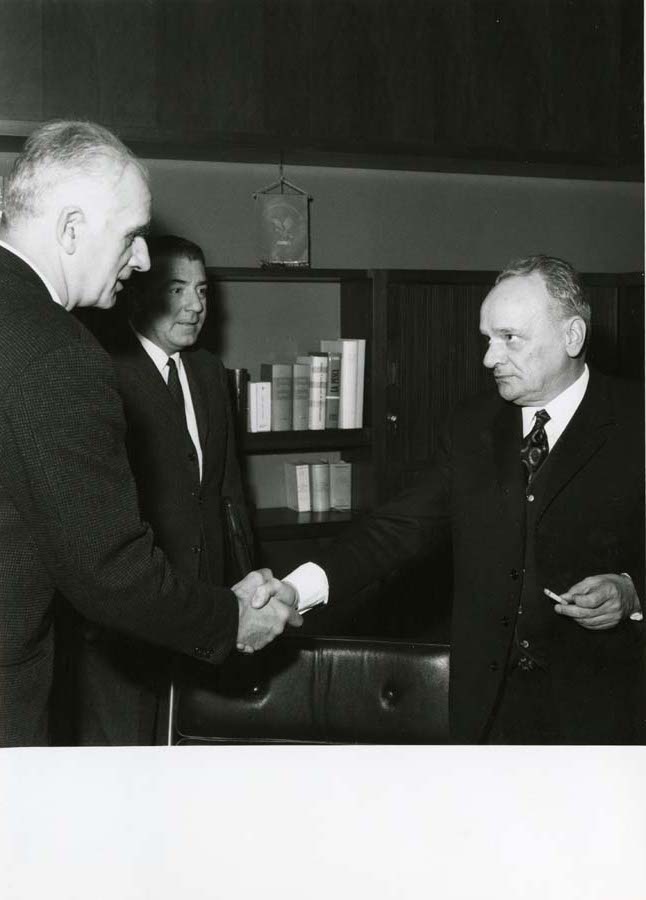 Visita dei dirigenti della Telettra all'assessore Giuseppe Dulci