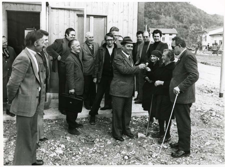 Consegna dei prefabbricati nelle zone colpite dal terremoto