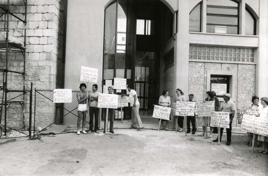 Protesta degli abitanti di Venzone colpiti dal terremoto del Friuli del 1976