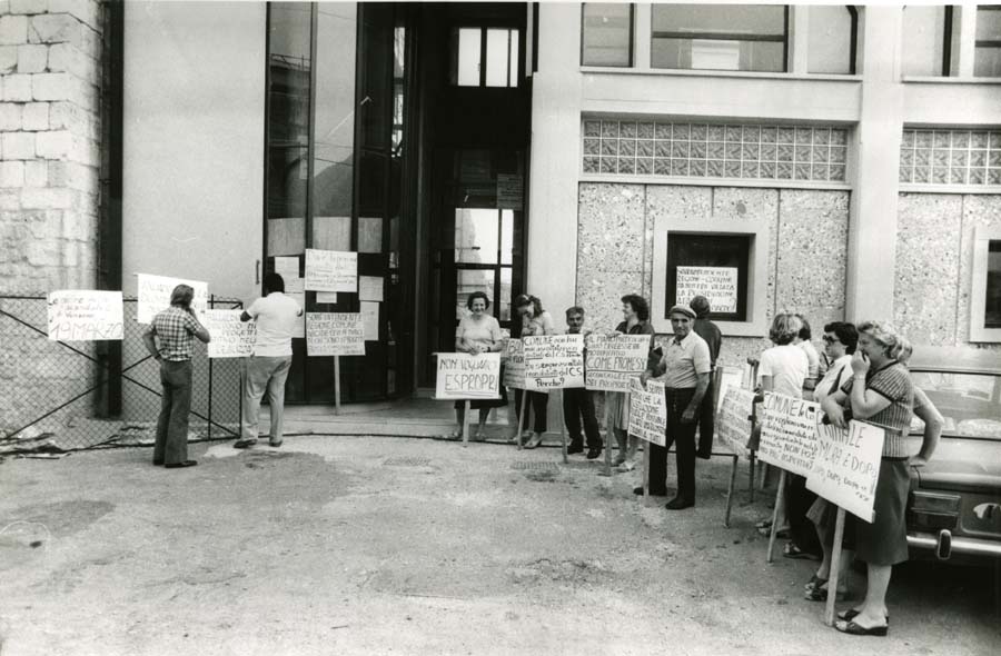 Protesta degli abitanti di Venzone colpiti dal terremoto del Friuli del 1976
