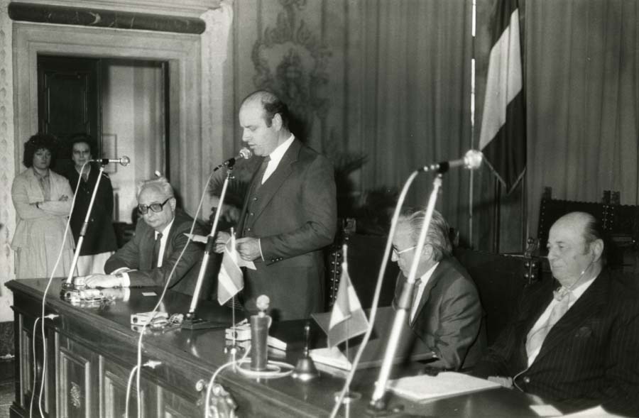 Firma dell'accordo tra la Repubblica Italiana e la Repubblica Socialista Federativa di Jugoslavia per il regolamento del traffico delle persone e dei trasporti terrestri e marittimi tra le aree limitrofe