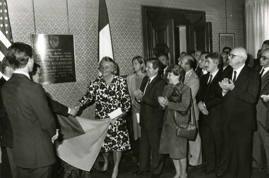 Scoprimento della targa a ricordo della visita in Friuli del Vicepresidente degli U.S.A. Rockefeller
