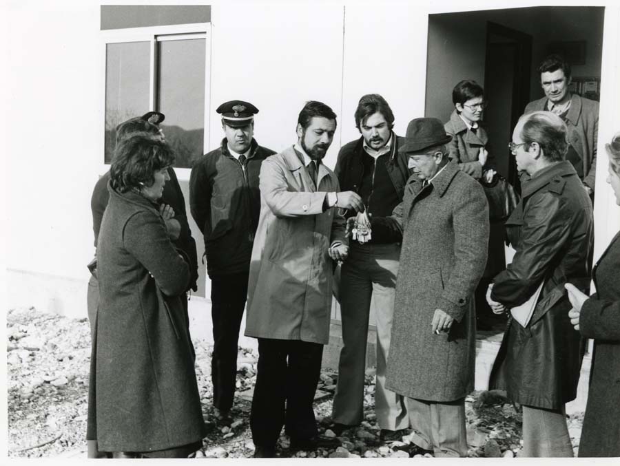 Consegna dei prefabbricati nelle zone colpite dal terremoto