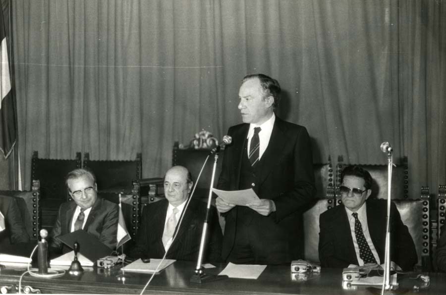 Firma dell'accordo tra la Repubblica Italiana e la Repubblica Socialista Federativa di Jugoslavia per il regolamento del traffico delle persone e dei trasporti terrestri e marittimi tra le aree limitrofe