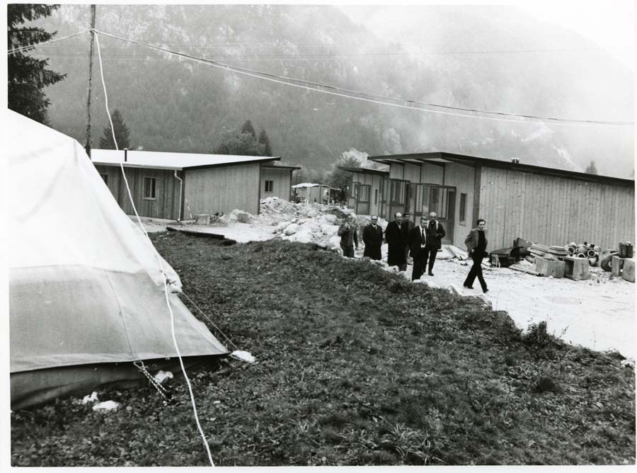Consegna dei prefabbricati nelle zone colpite dal terremoto
