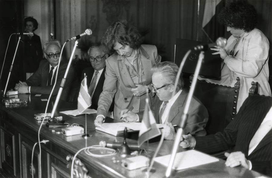 Firma dell'accordo tra la Repubblica Italiana e la Repubblica Socialista Federativa di Jugoslavia per il regolamento del traffico delle persone e dei trasporti terrestri e marittimi tra le aree limitrofe