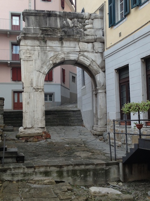 TS/trieste/MCF/aac02177-a5b8-4a45-96e7-0a6197fe4ea7_214.jpg