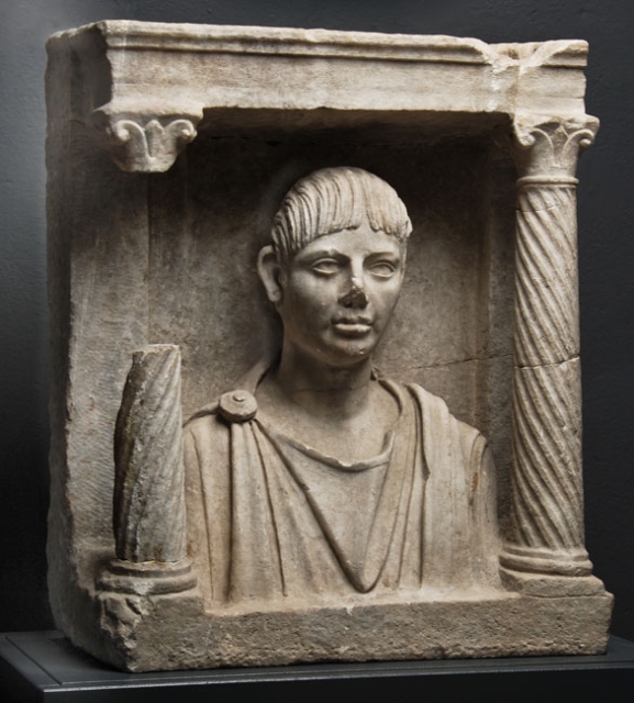stele/ funeraria, a edicola