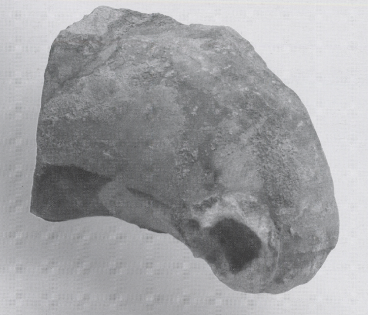 statua o sarcofago/ frammento