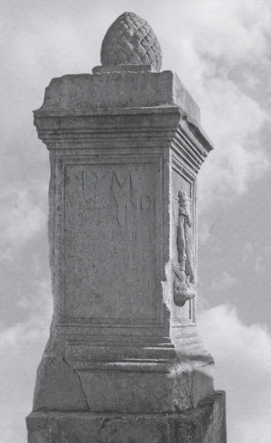 ara/ funeraria, con iscrizione