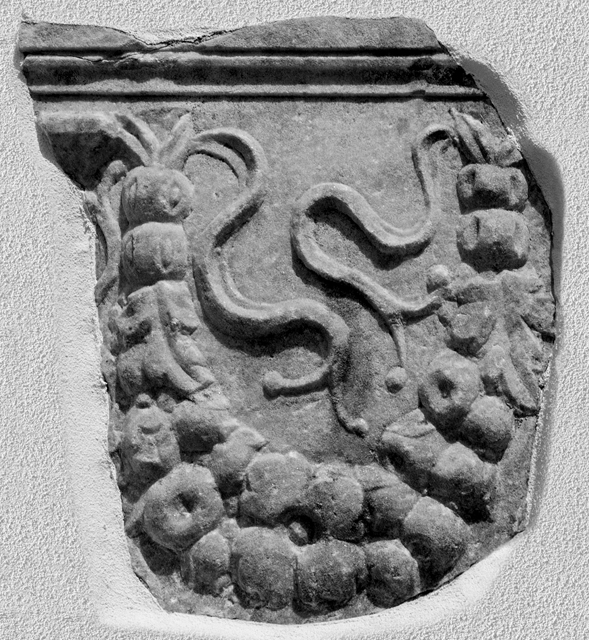 sarcofago/ con elementi architettonici, frammento