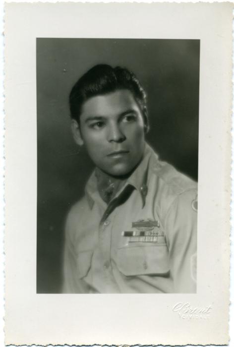 Ritratto in studio di un uomo