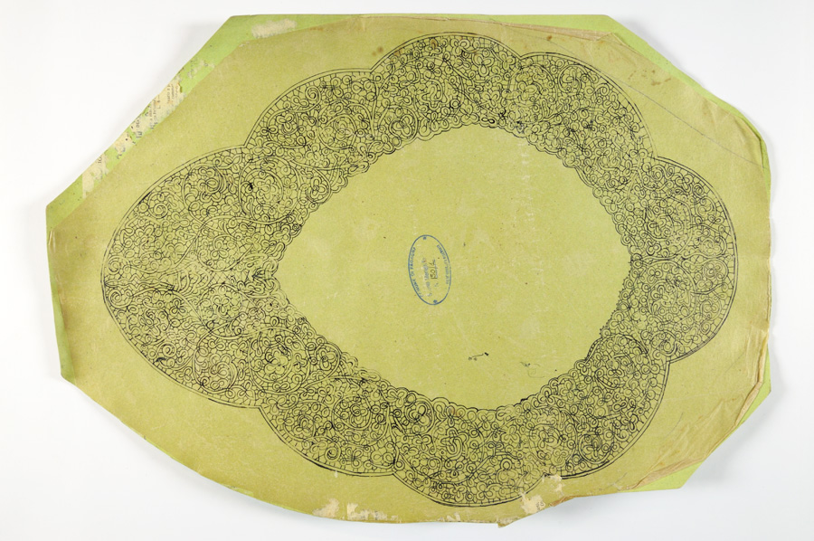 motivi decorativi geometrici e vegetali stilizzati