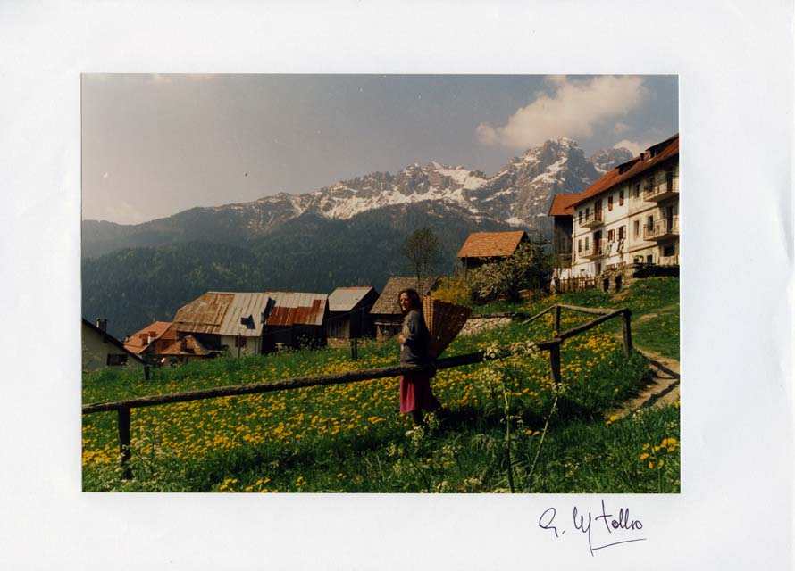Giovanne donna con gerla sulle spalle