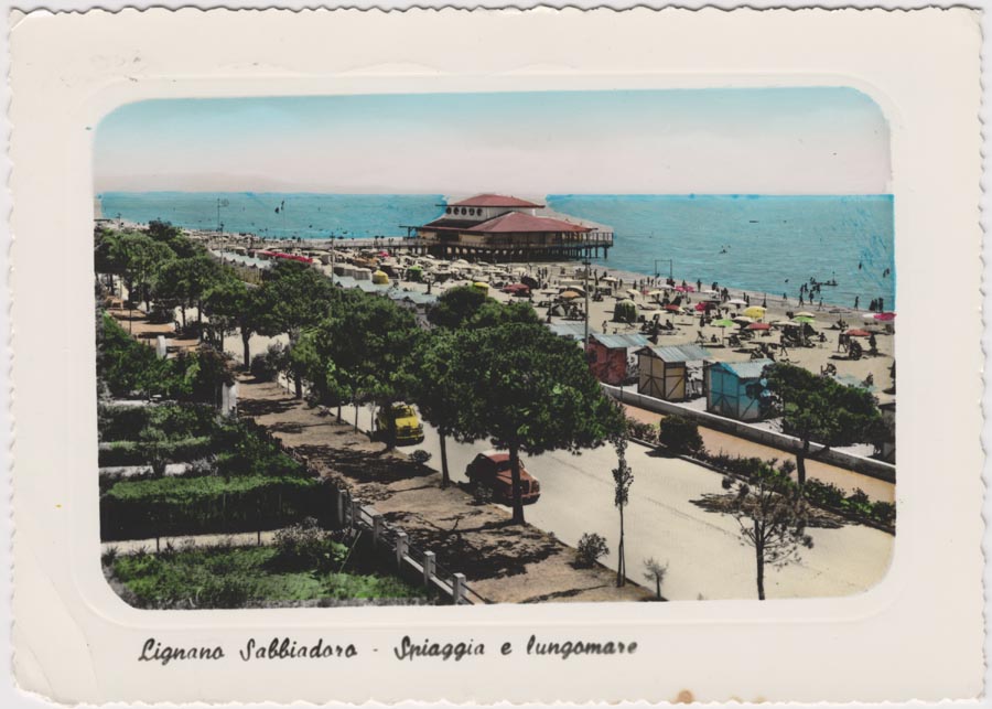 Un secolo di vacanze in cartolina