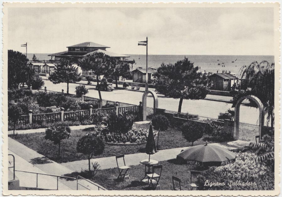 Un secolo di vacanze in cartolina