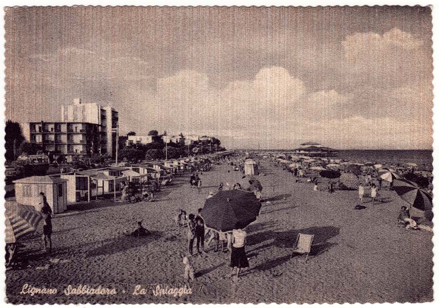 Un secolo di vacanze in cartolina