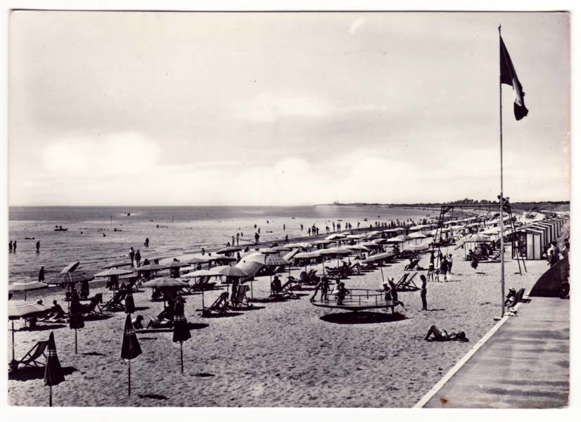 Un secolo di vacanze in cartolina