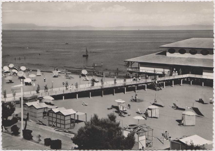 Un secolo di vacanze in cartolina