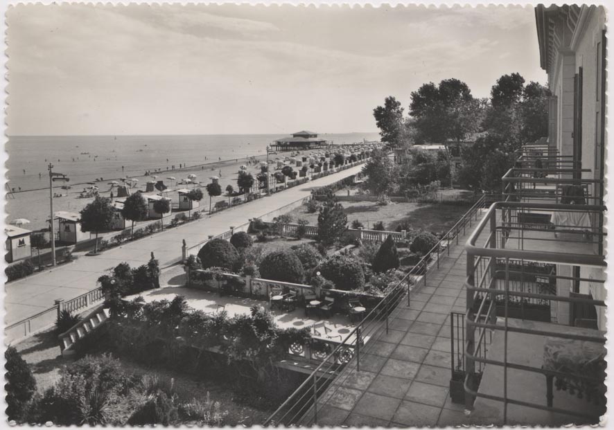 Un secolo di vacanze in cartolina