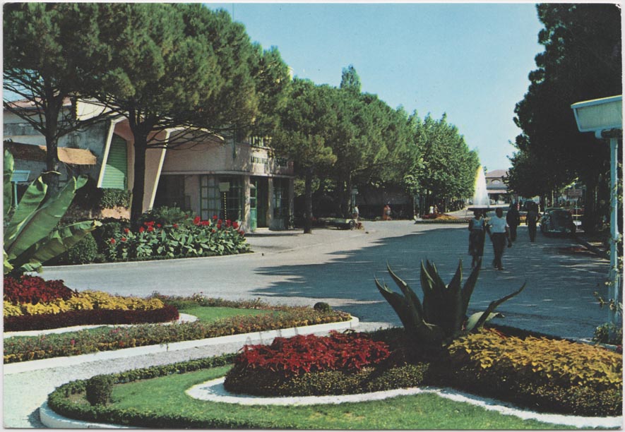 Un secolo di vacanze in cartolina