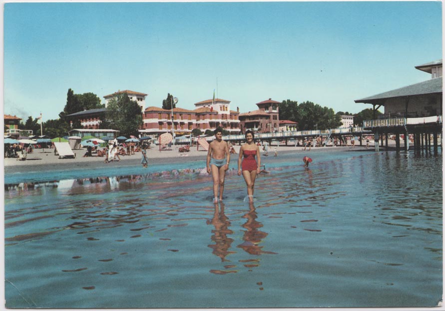 Un secolo di vacanze in cartolina