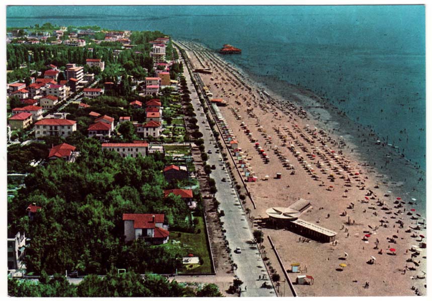 Un secolo di vacanze in cartolina