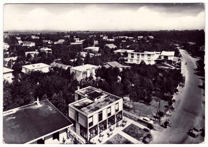 Un secolo di vacanze in cartolina