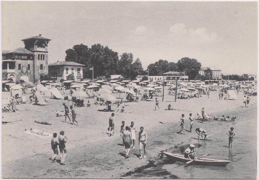 Un secolo di vacanze in cartolina