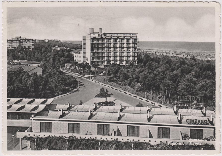 Un secolo di vacanze in cartolina