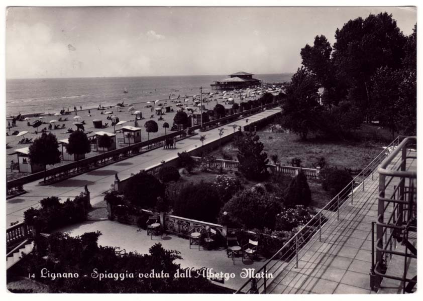 Un secolo di vacanze in cartolina