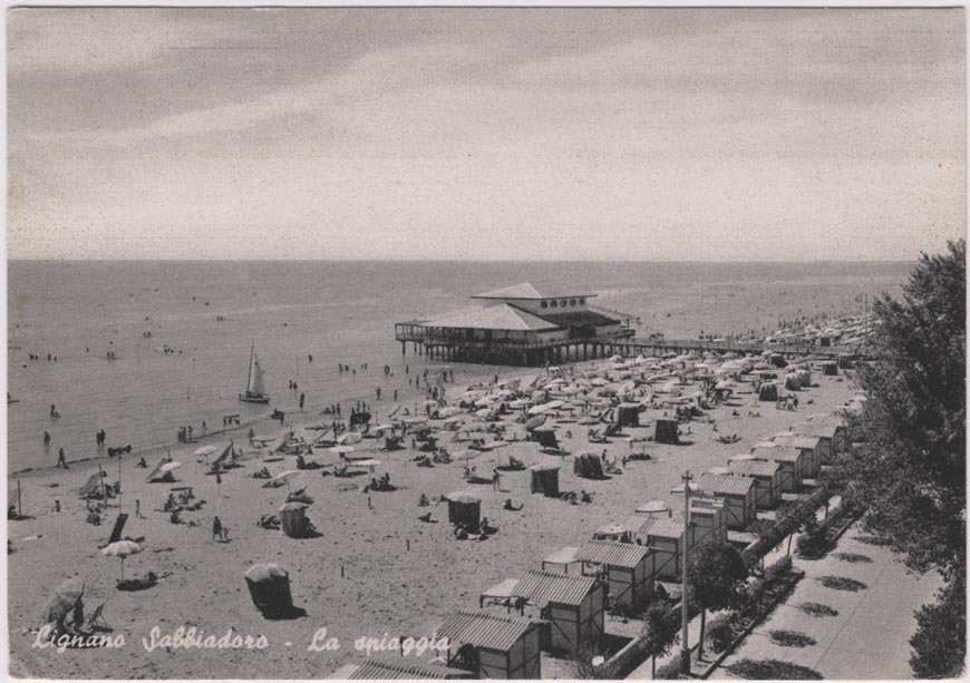 Un secolo di vacanze in cartolina