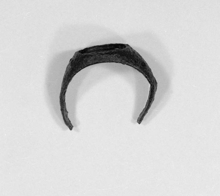 anello/ con castone ovale