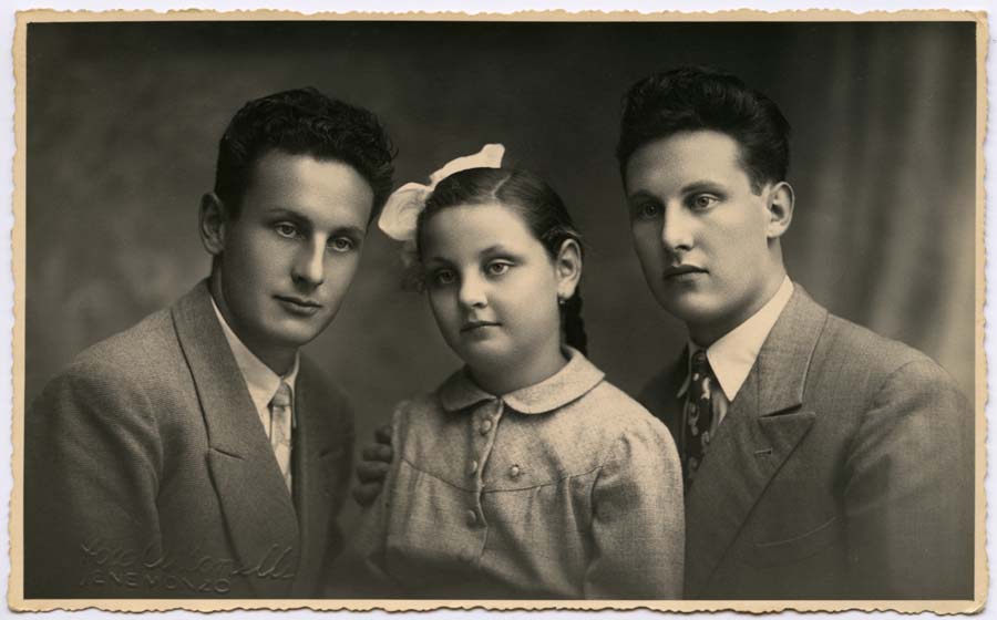 Ritratto dei fratelli Carlo, Gino e Antonietta Comessatti