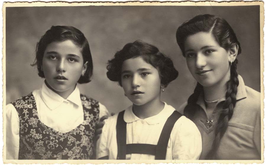 Ritratto in studio delle sorelle Argentina, Iole ed Armerina Florida