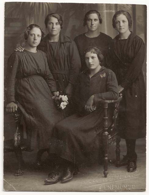 Ritratto di coetanee