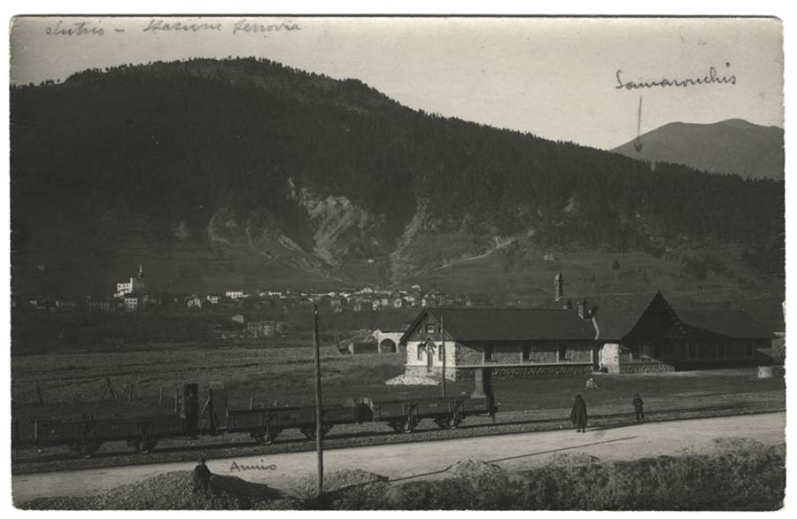 Veduta di Sutrio dalla stazione ferroviaria