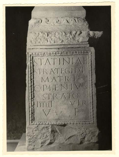 Cippo con iscrizione in lingua latina di età imperiale