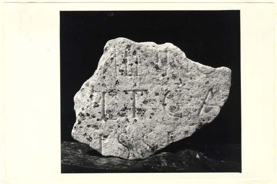 Frammento d'iscrizione sepolcrale in lingua latina di età imperiale