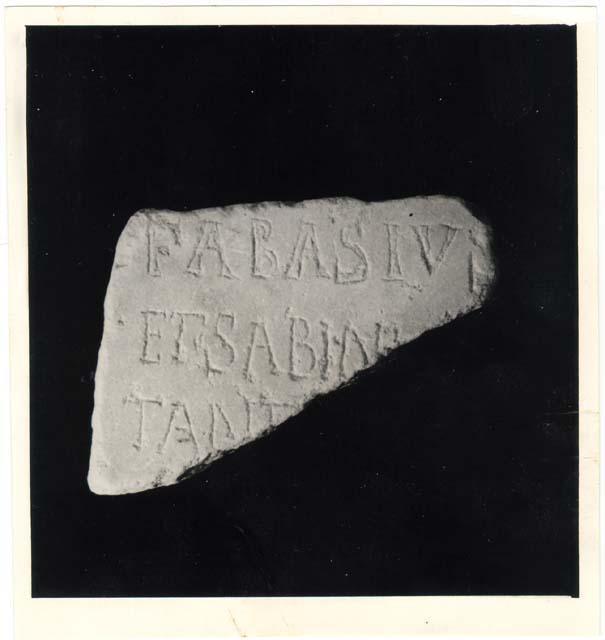 Frammento di titolo con iscrizione in lingua latina di età cristiana