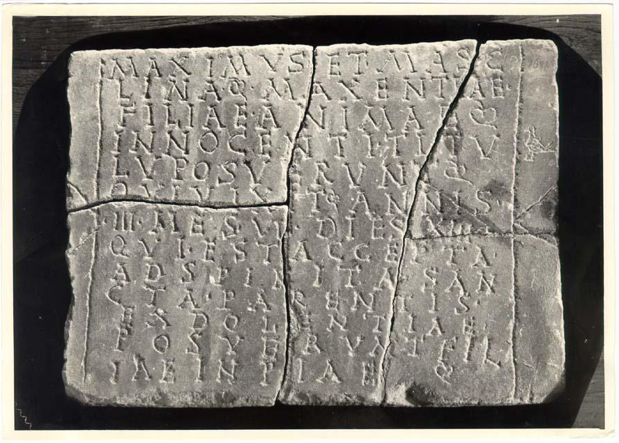 Tavola con iscrizione in lingua latina di età cristiana