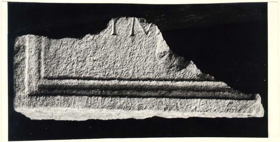 Frammento d'iscrizione sepolcrale in lingua latina di età imperiale