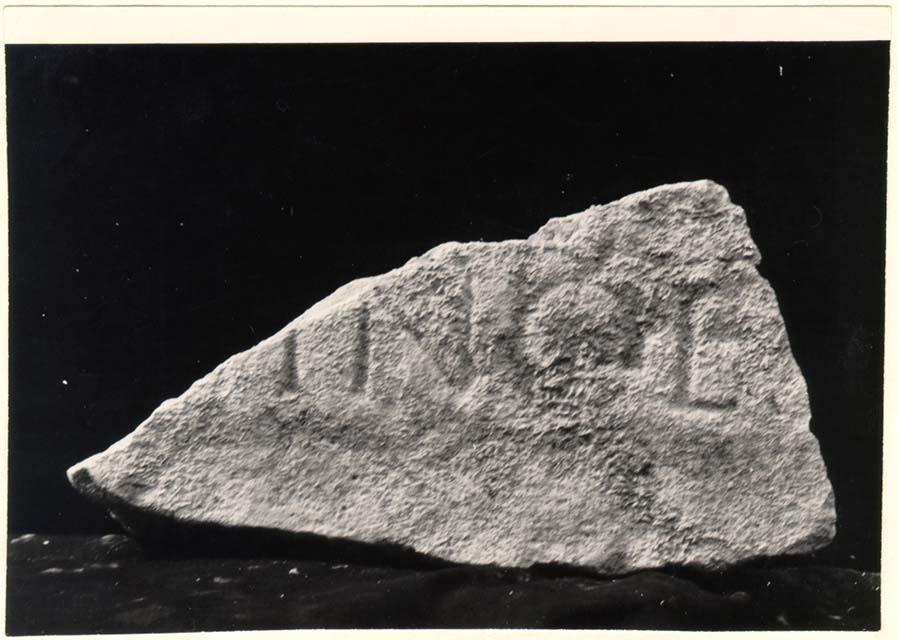 Frammento d'iscrizione sepolcrale in lingua latina di età imperiale