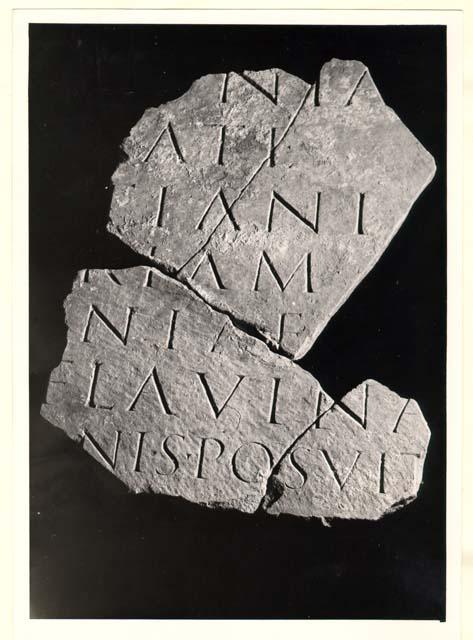 Frammenti di tavola con iscrizione in lingua latina di età imperiale