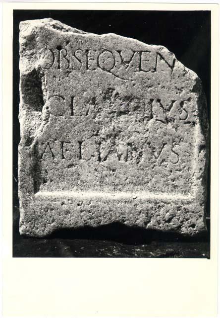 Parte di ara con iscrizione in lingua latina