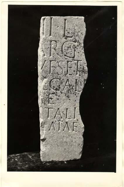 Frammento d'iscrizione in lingua latina di età imperiale