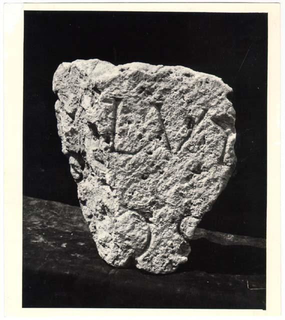 Frammento d'iscrizione sepolcrale in lingua latina di età imperiale