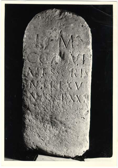 Cippo terminale con iscrizione in lingua latina di età imperiale