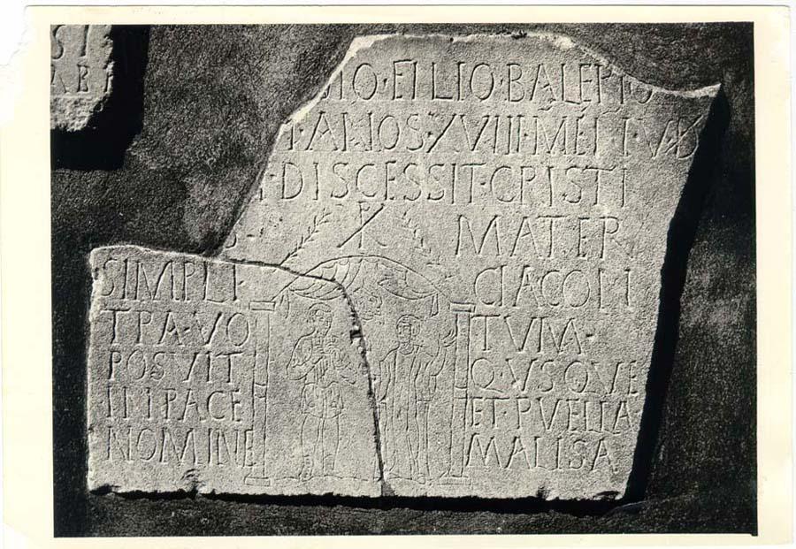 Lastra con iscrizione in lingua latina di età cristiana